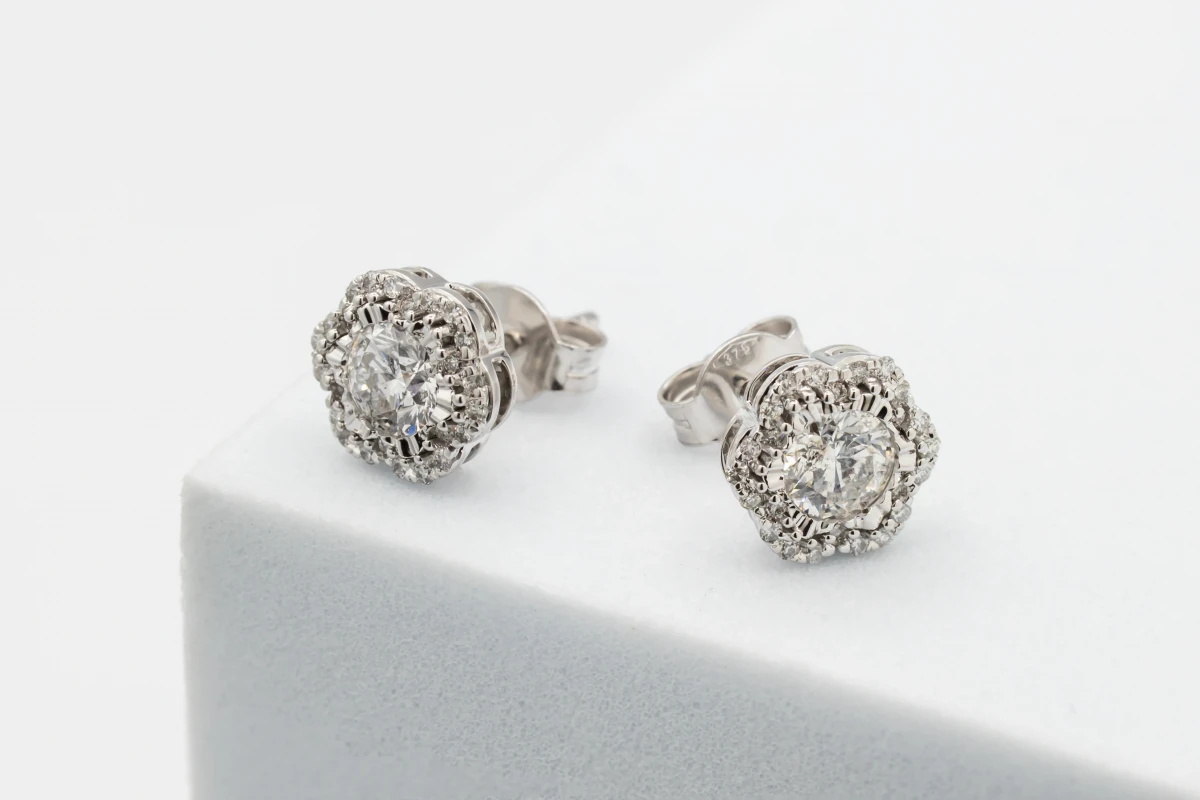 9ct White Gold Diamond Flower Stud Earrings 1ct