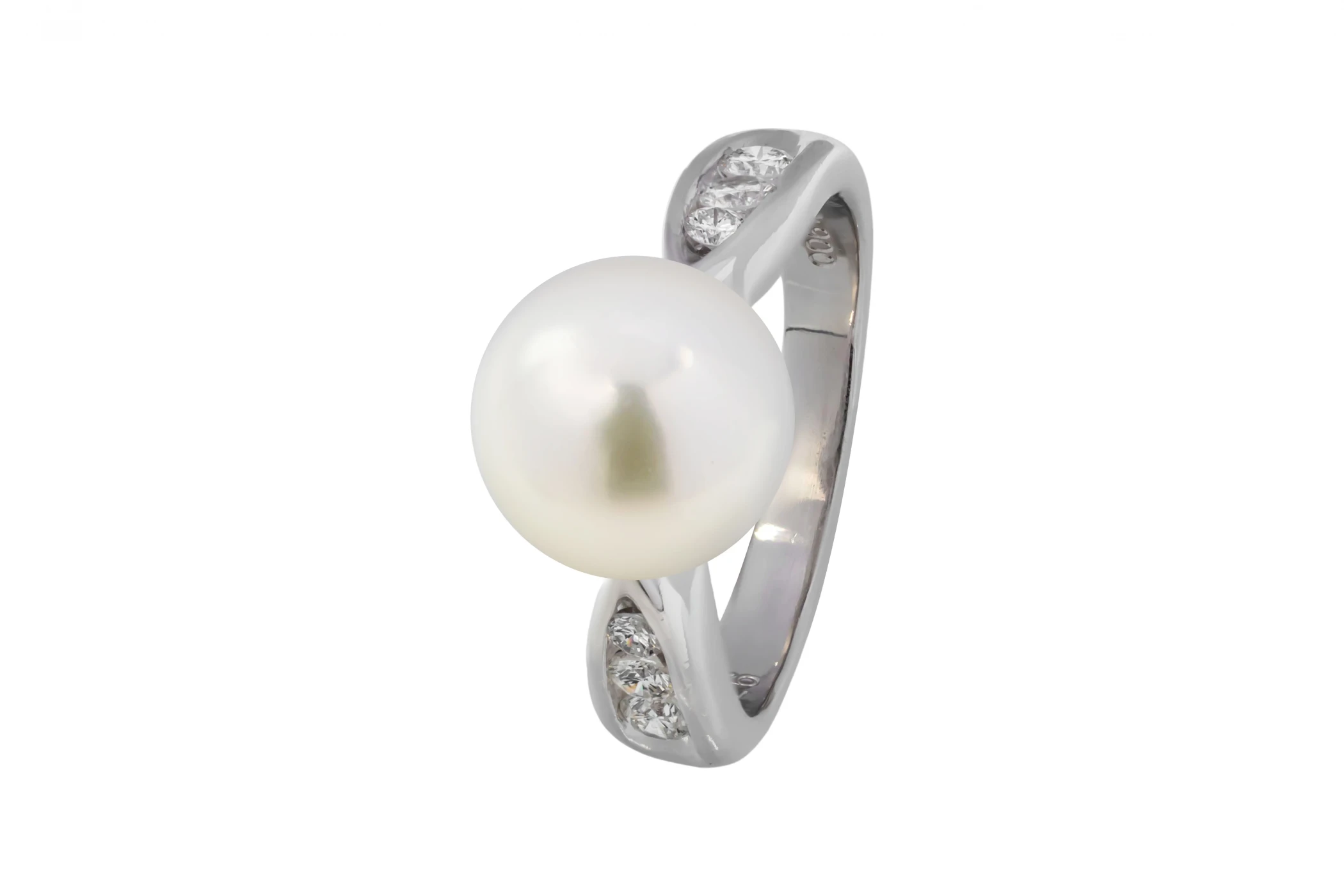 Platinum Diamond & White Cultured Pearl Ring 0.26ct 7.22g