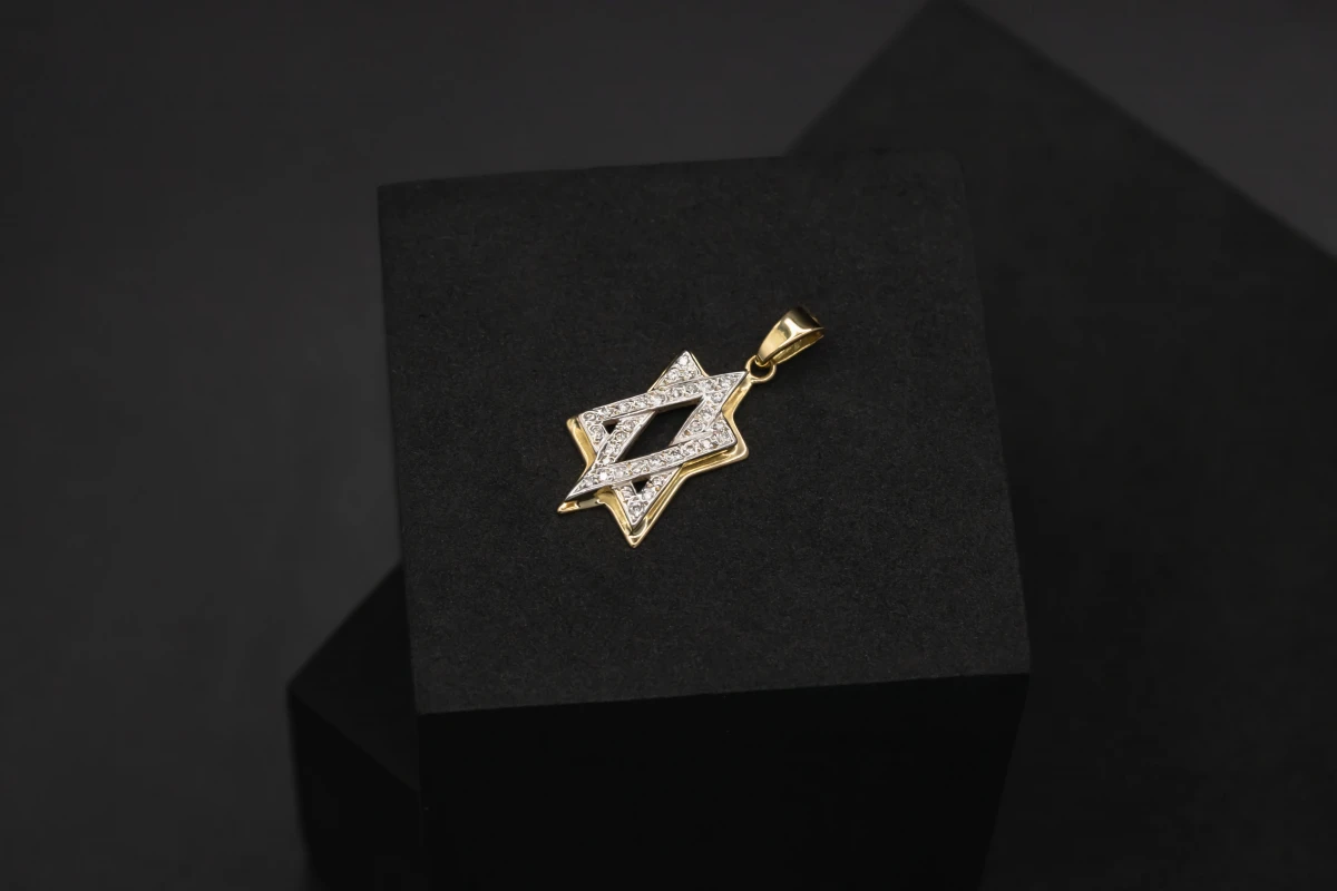 18ct Yellow Gold Diamond Star of David Pendant 0.28ct