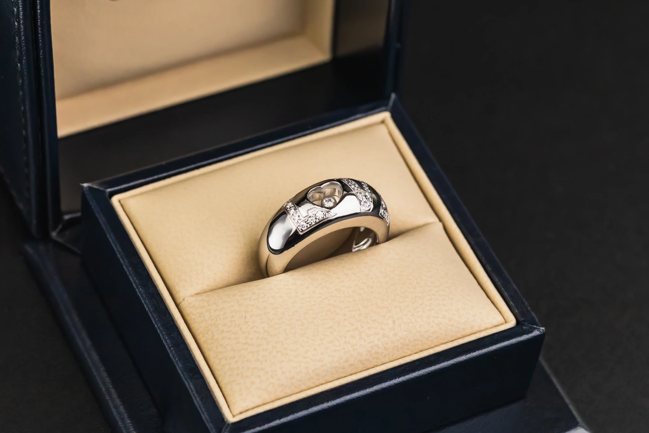 Chopard 18ct White Gold And Happy Diamonds LOVE Ring 82/2899