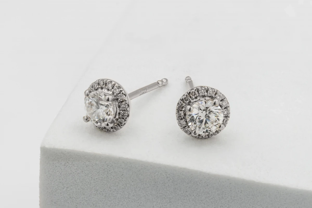 18ct White Gold Halo Diamond Stud Earrings 0.85ct