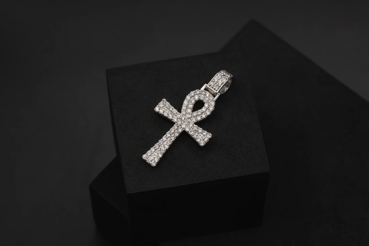 9ct White Gold Diamond Ankh Pendant 1.94ct