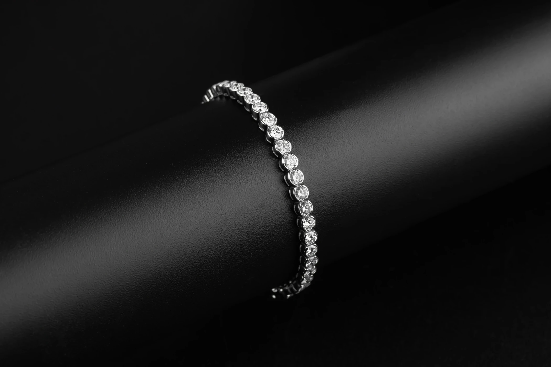 9ct White Gold Lab Diamond Bracelet 8.79ct 11.85g 7"