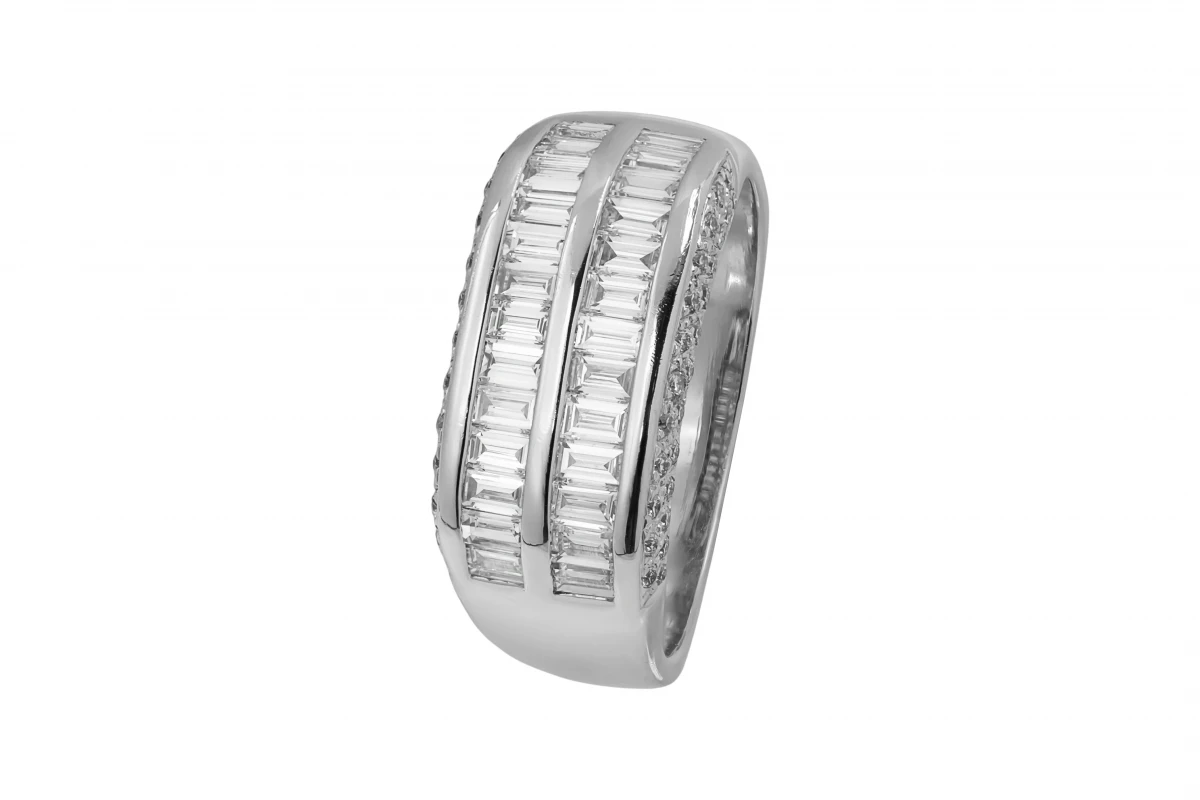 14ct White Gold Diamond Baguette & Brilliant Round Cut Ring 1.24ct