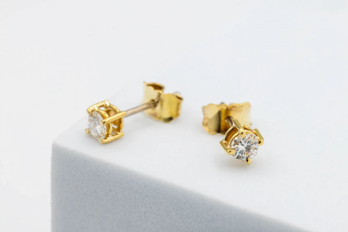 18ct Yellow Gold Diamond Stud Earrings 0.50ct IDGL Certified